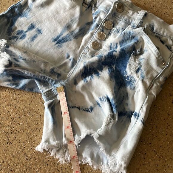 Justice bleach dyed deconstructed cutoff jean shorts - Picture 12 of 13
